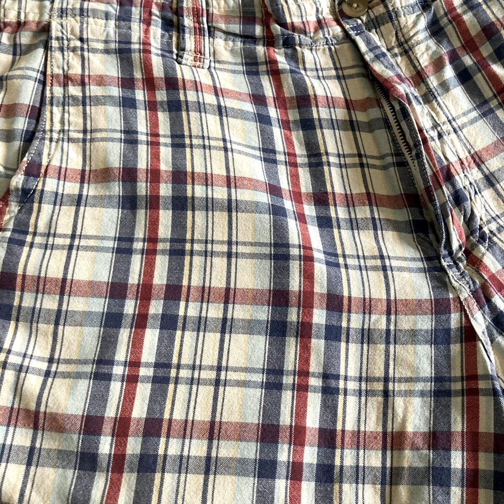 Men’s plaid Gap shorts 36